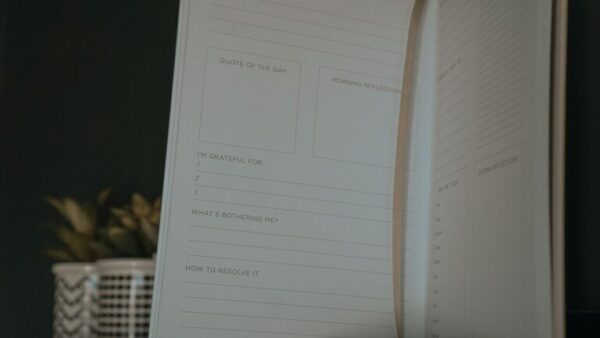 Beginner Guide to Journaling Every Day for a Clearer Mind