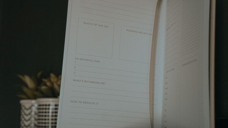 Beginner Guide to Journaling Every Day for a Clearer Mind